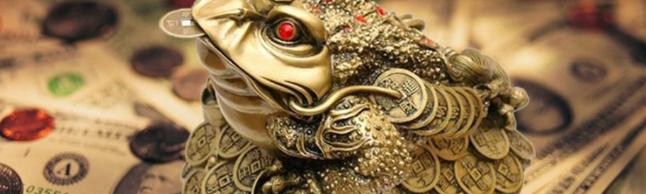 Một con cóc với một đồng xu trong miệng - một bùa hộ mệnh thu hút tiền